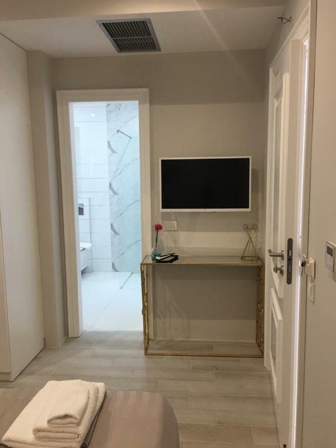 Onira Luxury Rooms Sarandë 外观 照片